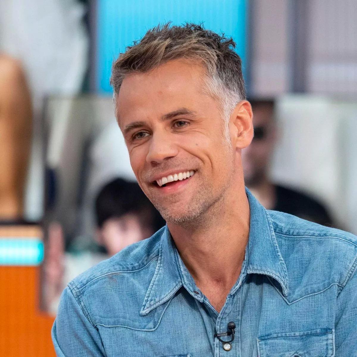 Richard Bacon image