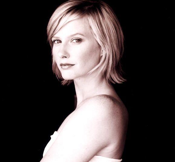 Emily Holmes image