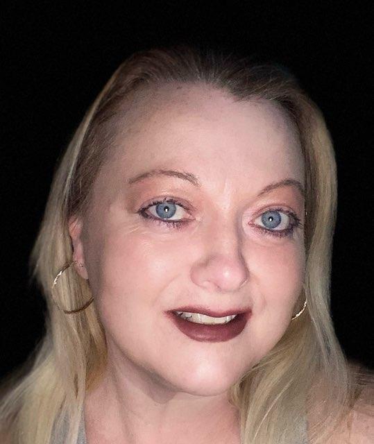 Dee profile photo
